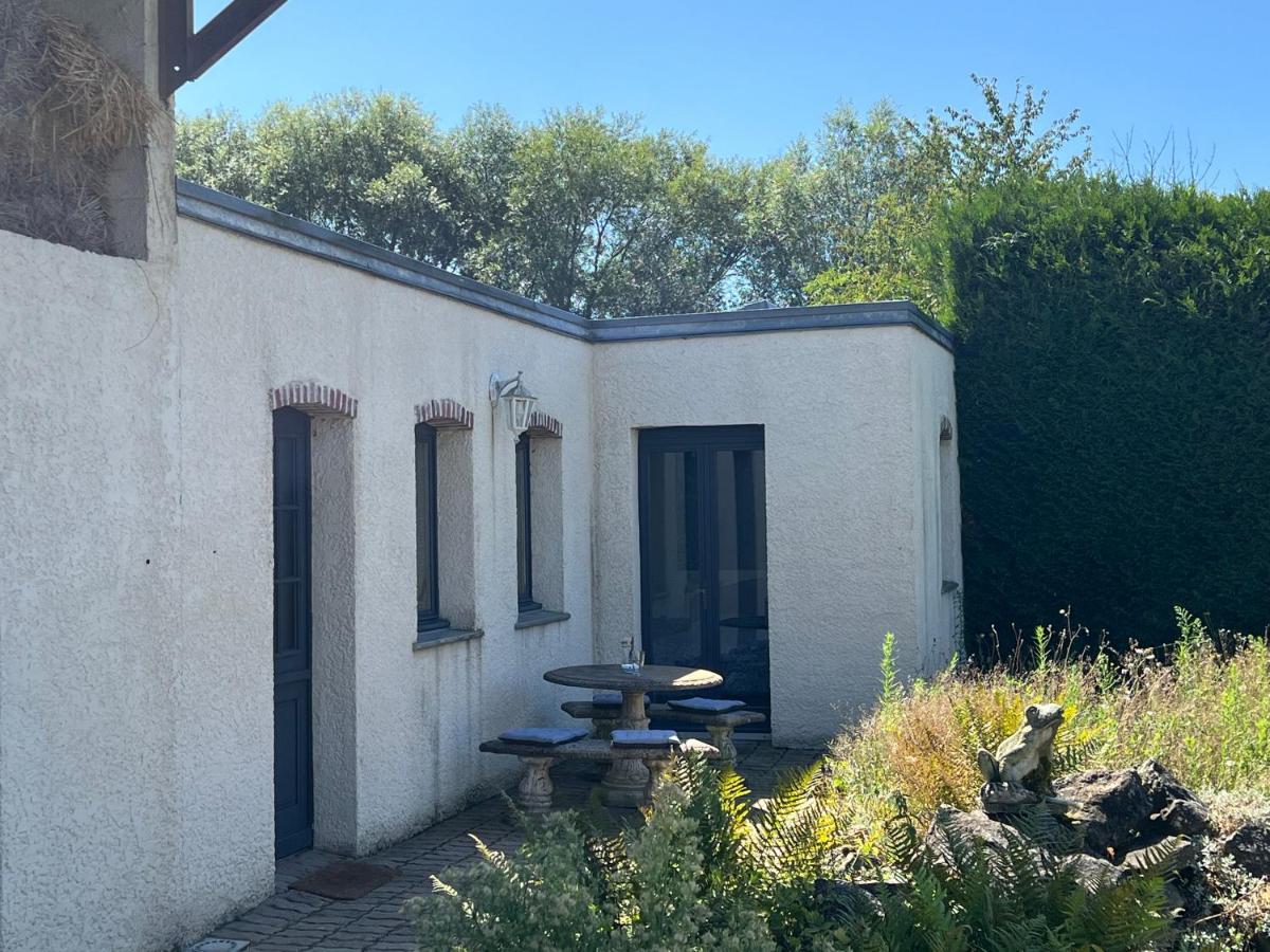 Appartement calme au coeur du jardin - Bed and Breakfast Violaines