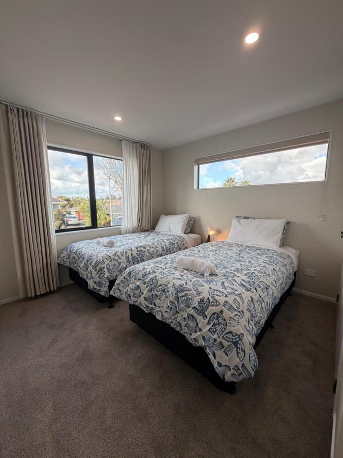 Stunning New Modern 4-bedroom Townhouse,in Pakuranga Heights - Chambres d'hôtes Auckland