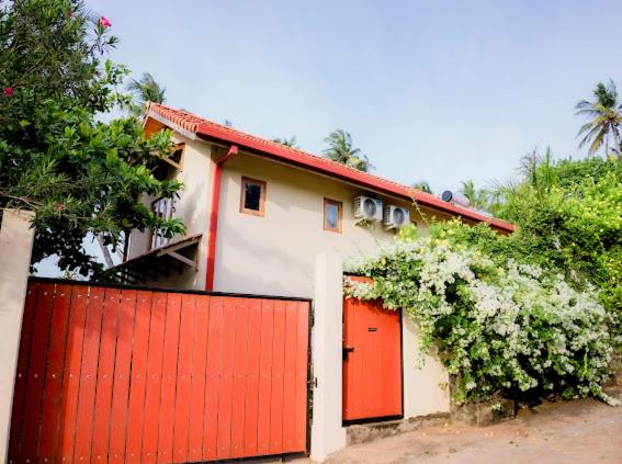 Blue Beach Villa - Nilwella - B&B Matara