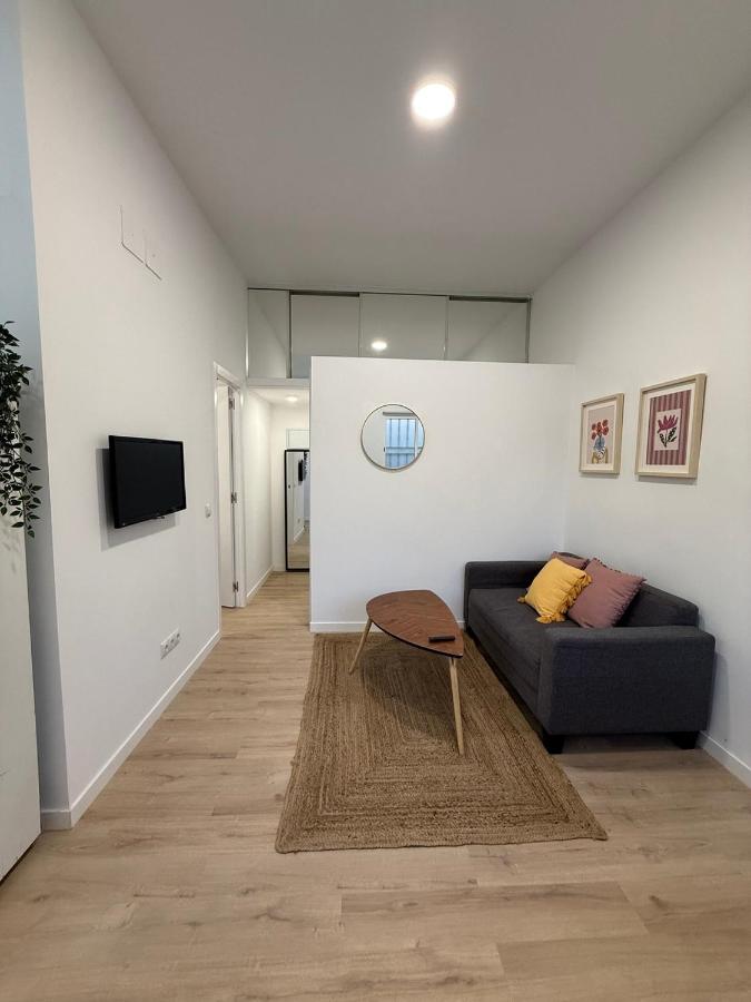 Refurbished flat in an excellent location - Longares - B&B Madrid