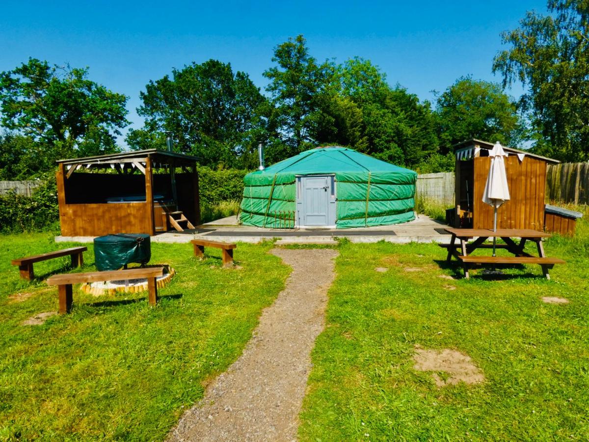 Glamp and Tipple Ltd - B&B Great Ellingham