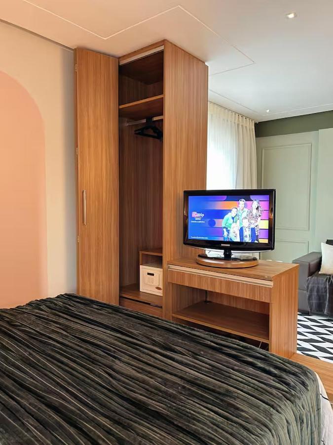 SUÍTE URBAN- Refúgio Moderno No Coração Da Cidade - B&B Goiânia