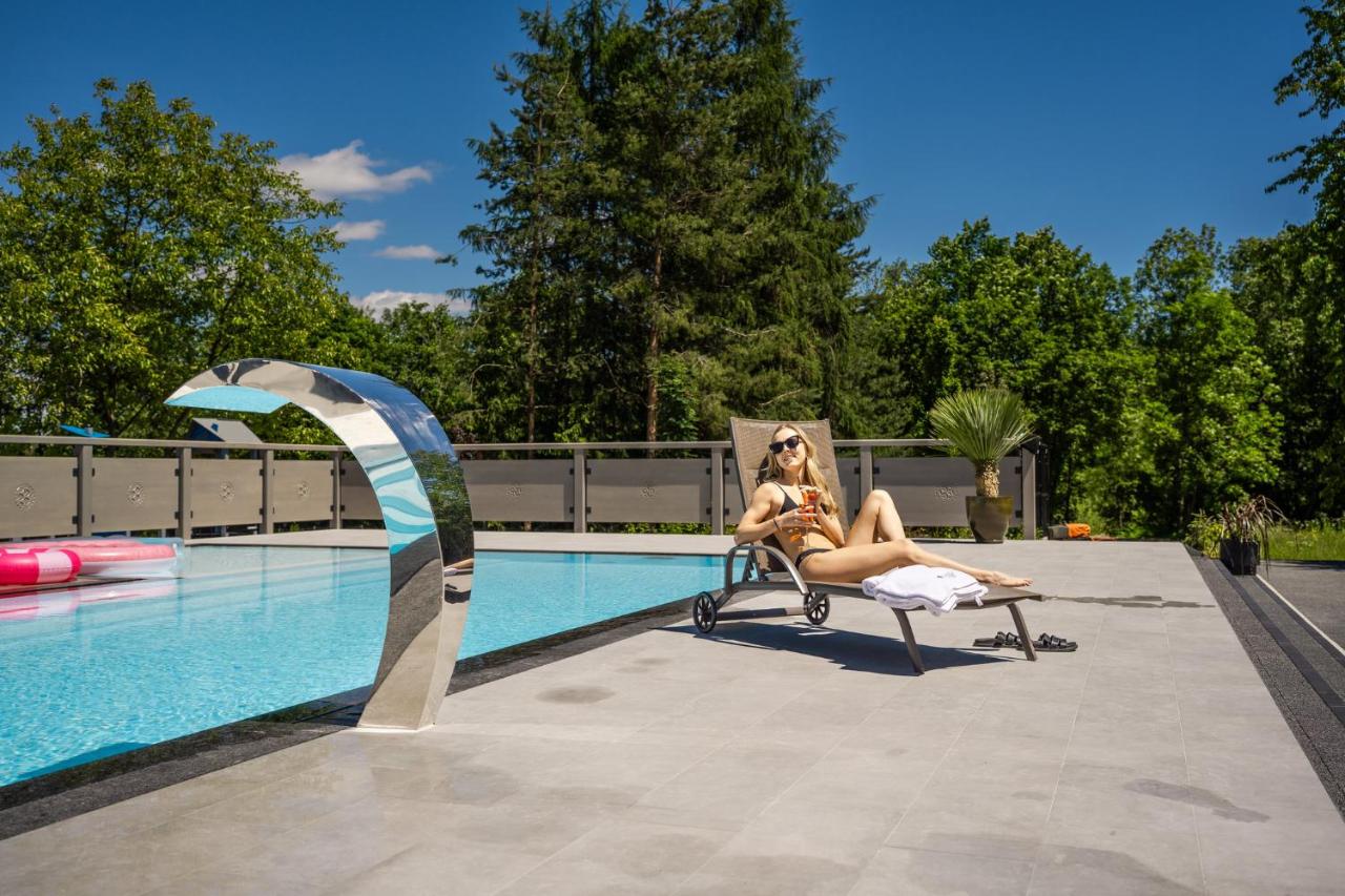 Apartamenty Grand Tatry - sauna i jacuzzi wliczone w cenę pobytu - 10 minut pieszo od Term Bania - znajdują się one w budynku obok - Chambres d'hôtes Białka Tatrzańska