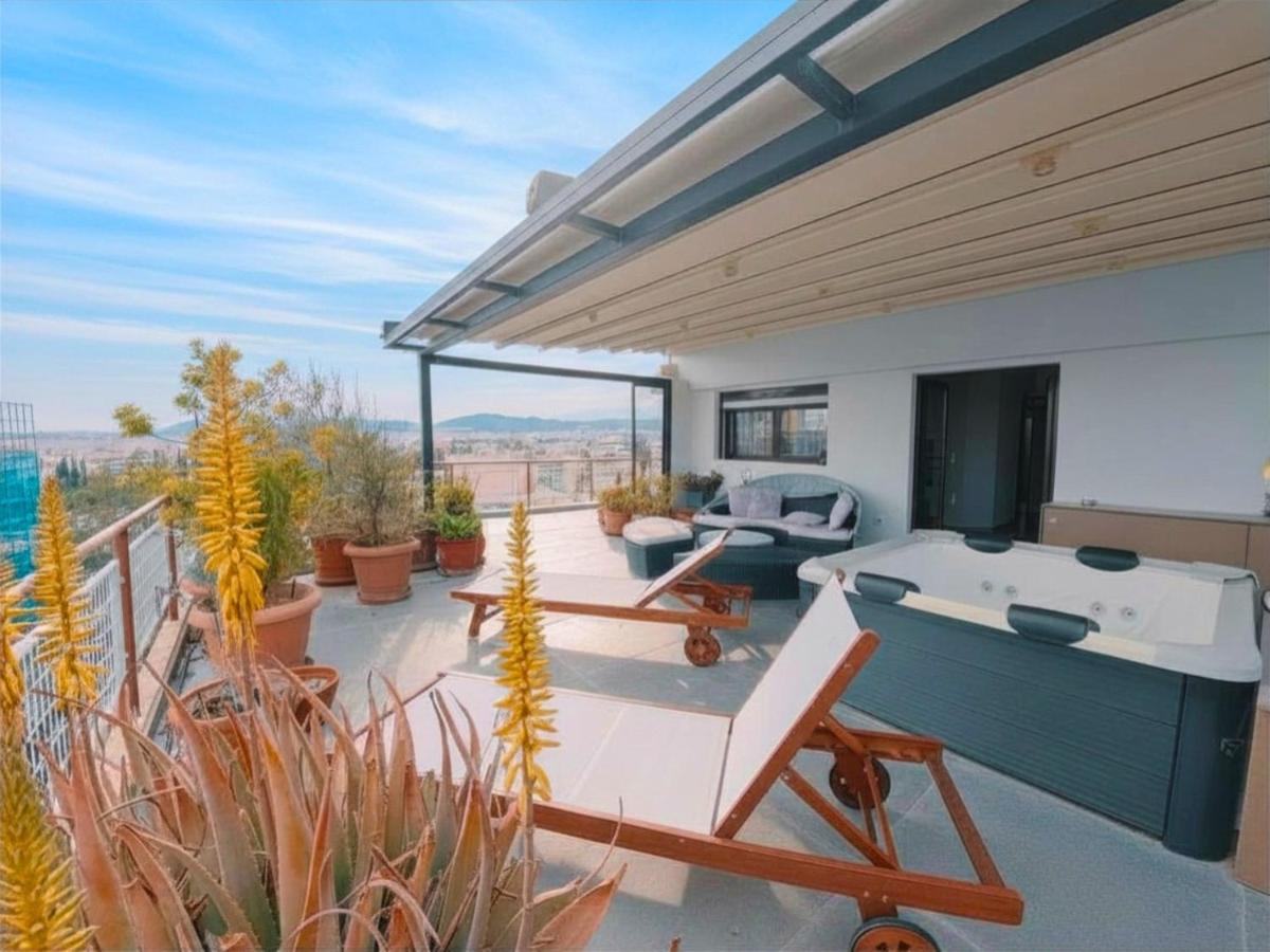 Cozy Penthouse next to Station - Ferienwohnung Athen