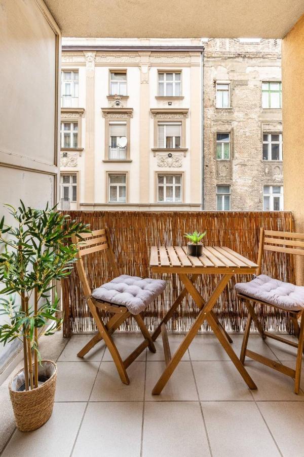 Cozy 44Sqm Apartment Near Major Transport ALDI - Chambres d'hôtes Budapest