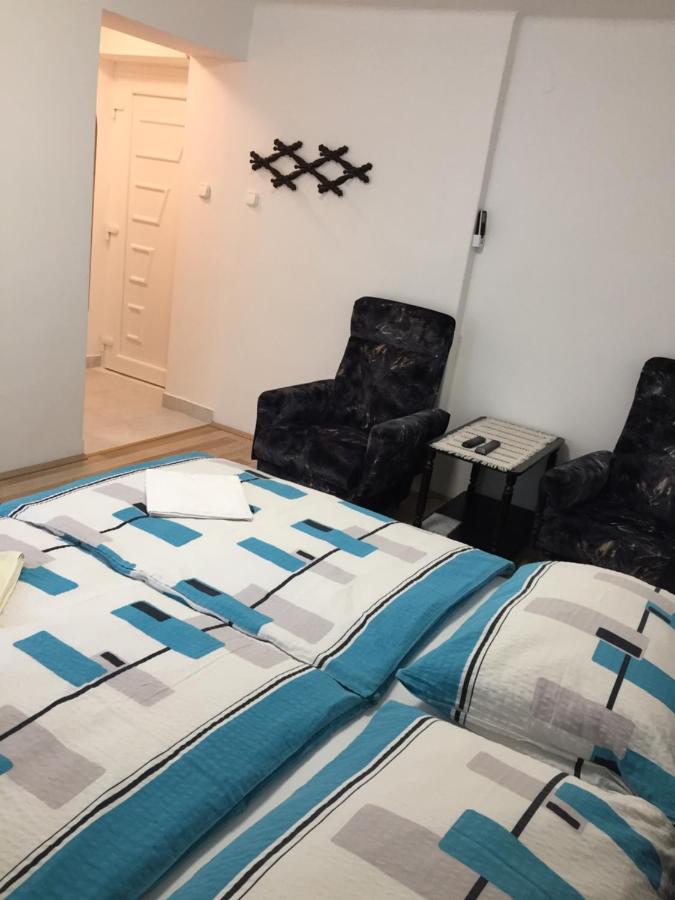 Bartók Apartman - Ferienwohnung Harkan