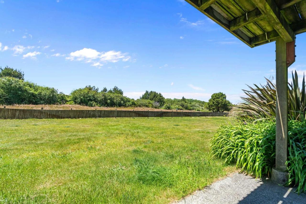 Pet Friendly Suite with Kitchen - Pool and Hot Tub - Bed and Breakfast Ocean Shores