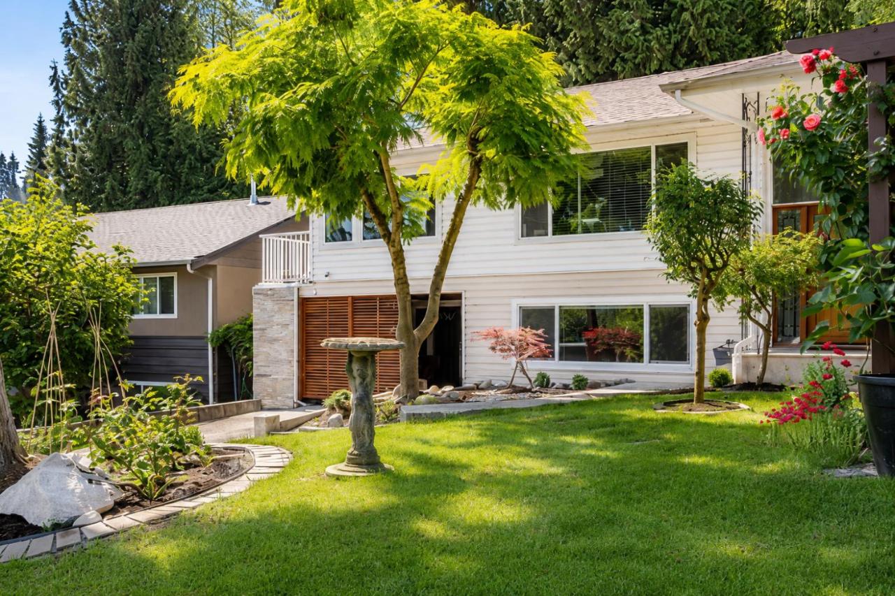 Cozy Coastal Retreat Close to Beach Park - B&B Port Moody