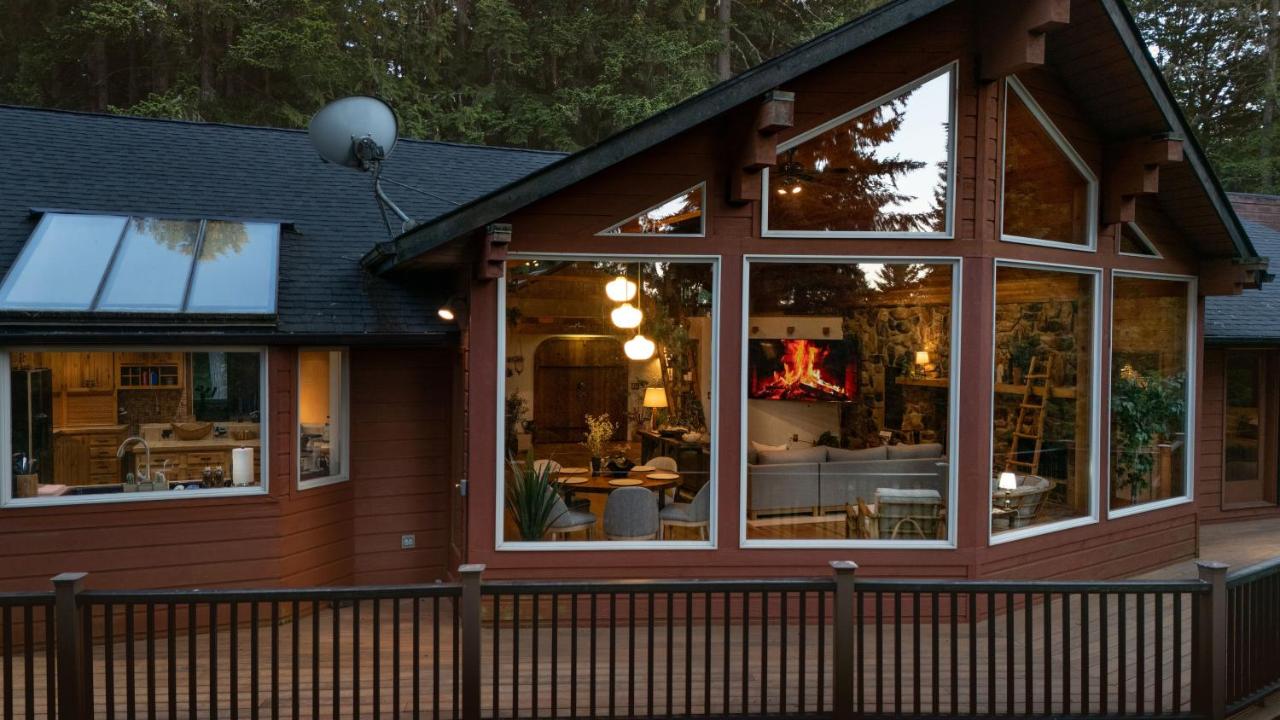 Hurricane Hideaway - Glass-Roof Hot Tub - Sleeps 16 - B&B Port Angeles