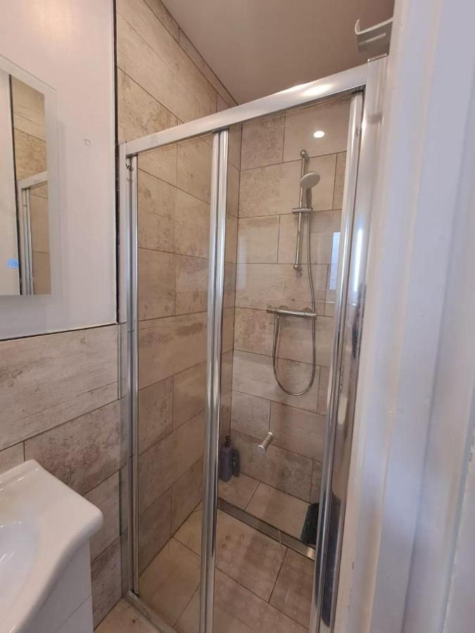 Comfortable stay close to Sale tram station 2bedroom - B&B Sale