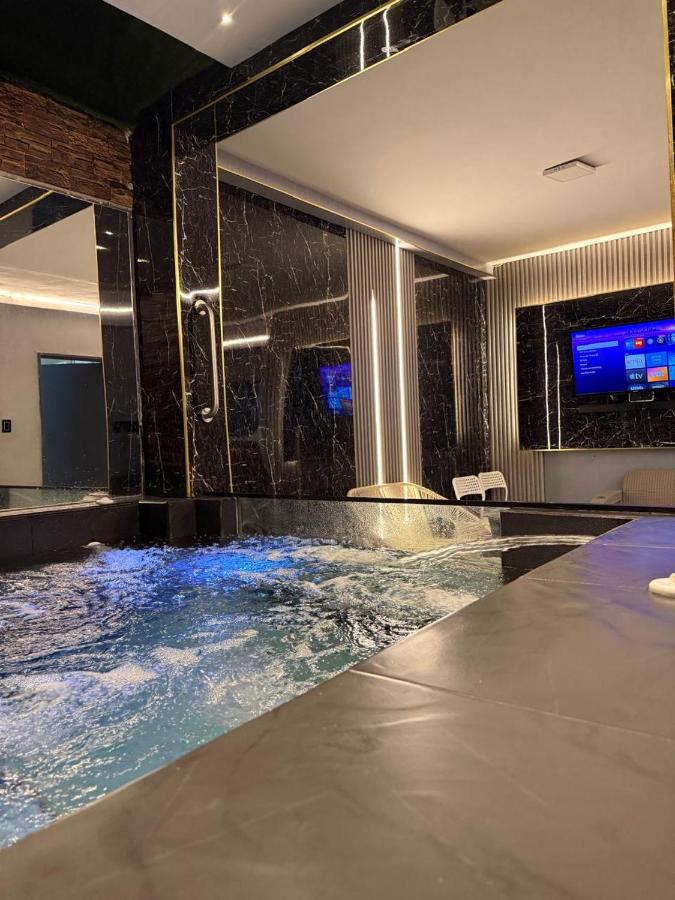 oasis 4 suites l jacuzzi l el poblado Medellín - B&B Medellín