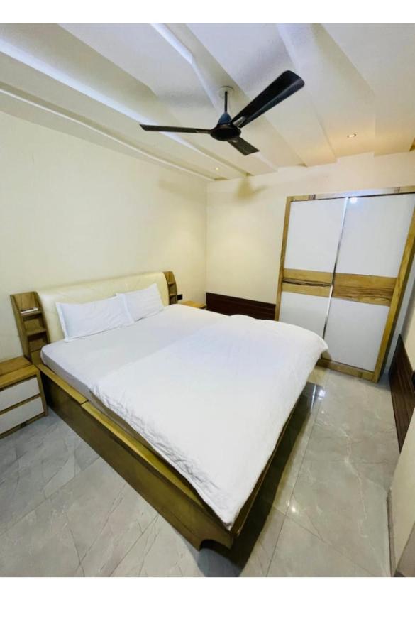 stayEZ Studio Apartments - Ferienwohnung Indore