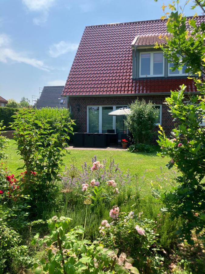 Ruhige Komfortwohnung mit Terrasse im Grünen - B&B Leer