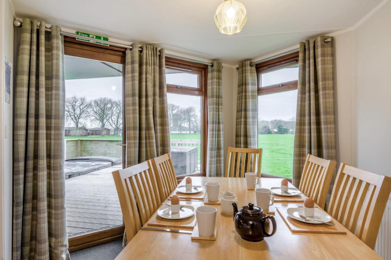Athelington Lodge -Ash - B&B Eye