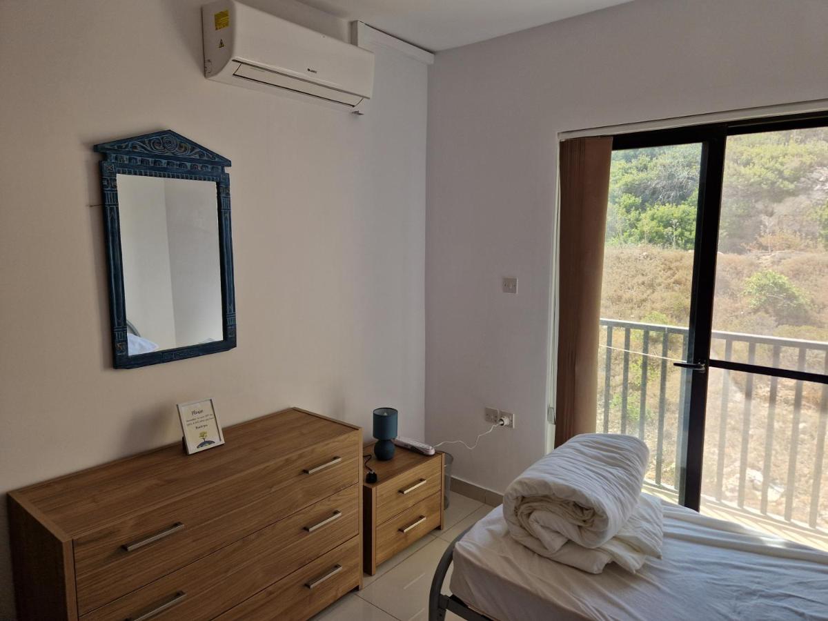 Sea View Apartment in Sea Breeze Court - B&B Is-Sellum