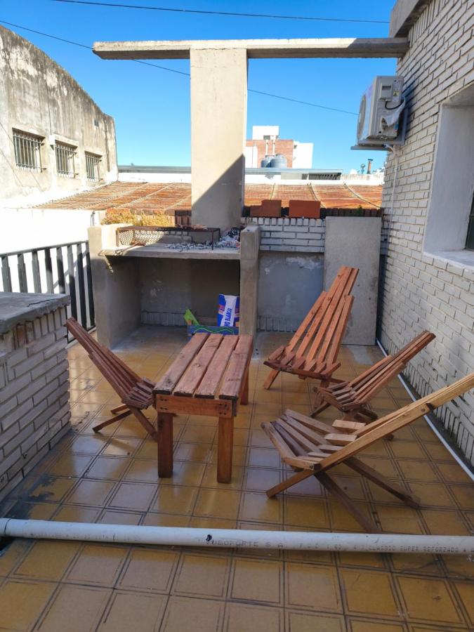 Refugio SN en el centro para 4 personas con cochera - B&B San Nicolás de los Arroyos
