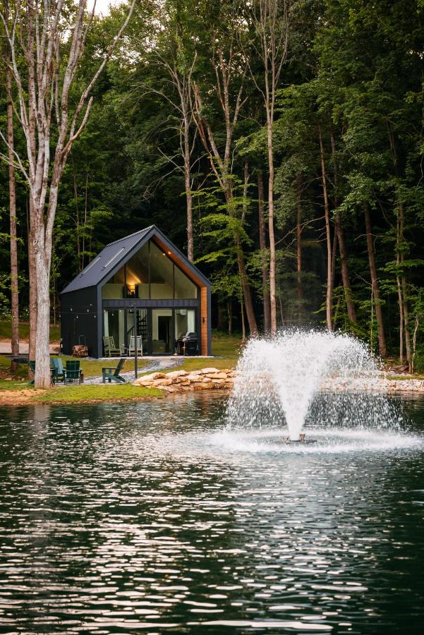 Lakefront Cabin with Hot Tub, Cold Plunge, Sauna - Bed and Breakfast Shoals