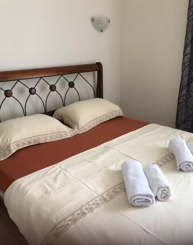 Studio Apartment with One Double Bed