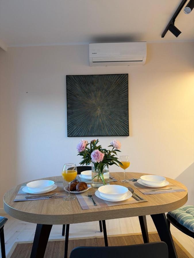 Lumière Charming Two-Bedroom Apartment in the Heart of the City - Chambres d'hôtes Świnoujście