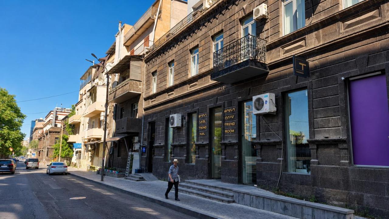 Spacious 3-Bedroom Apartment near Republic Square with 2 Terraces - B&B Jerevan