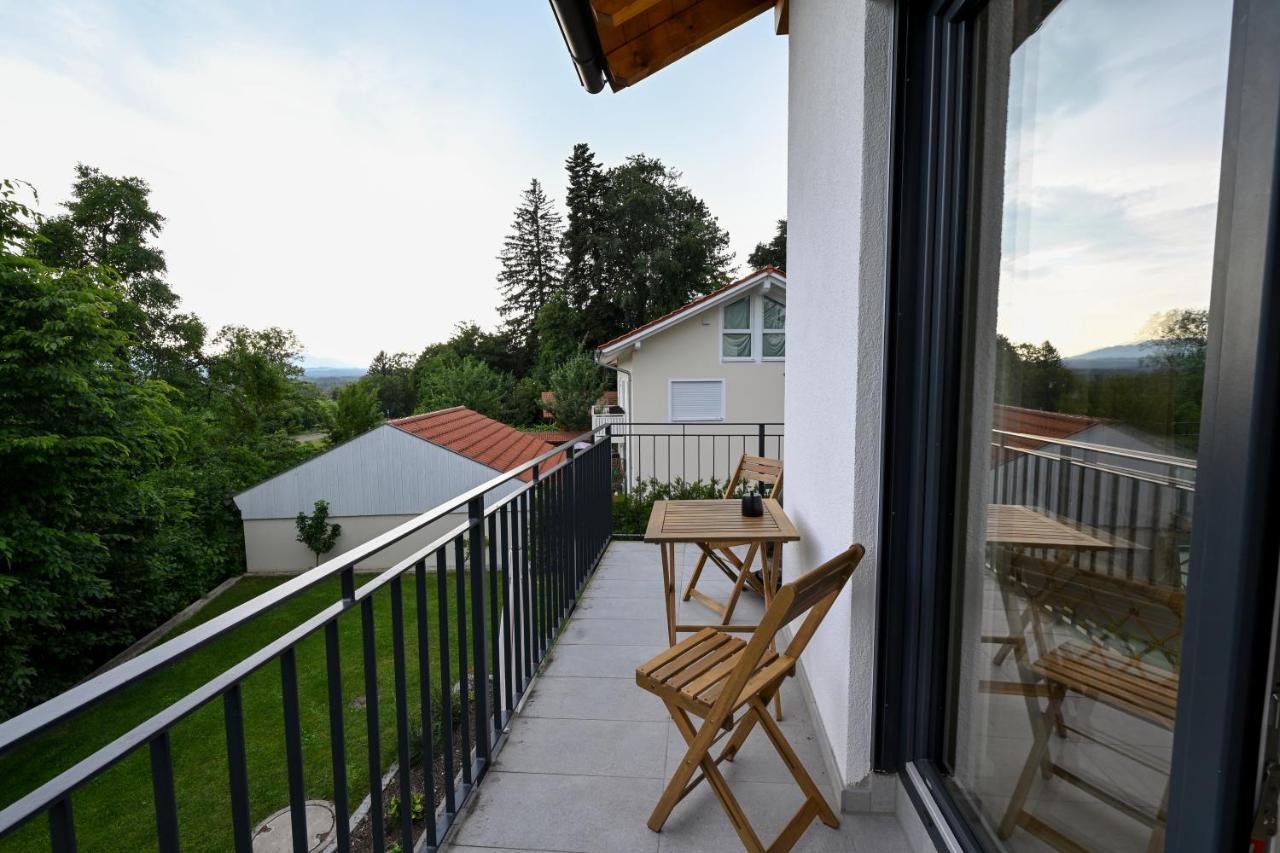 Liboria I Stylische Maisonette Wohnung Alpenblick I 4min zum See - Chambres d'hôtes Uffing