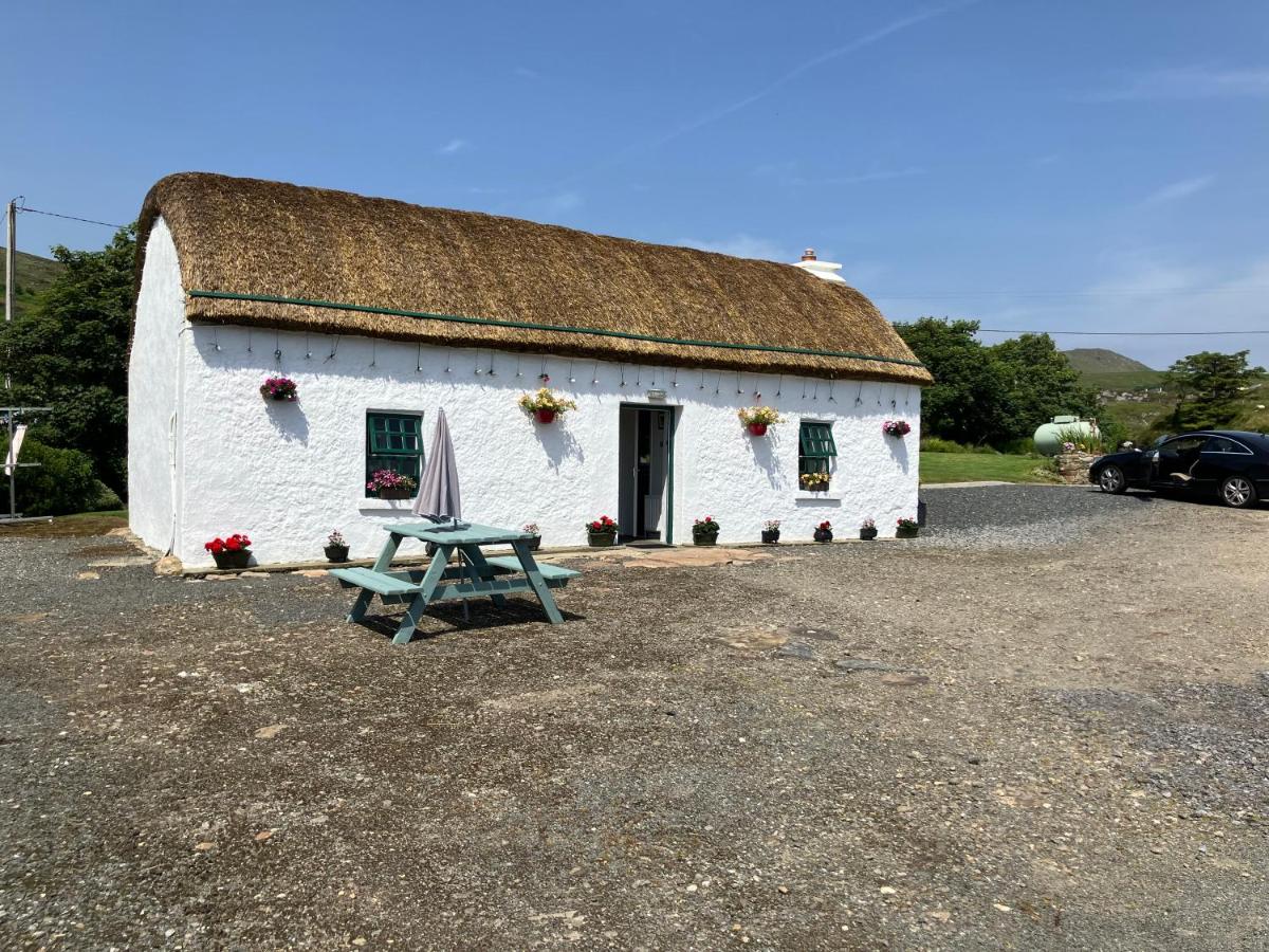 Anne’s Thatched Cottage - B&B Kilcar