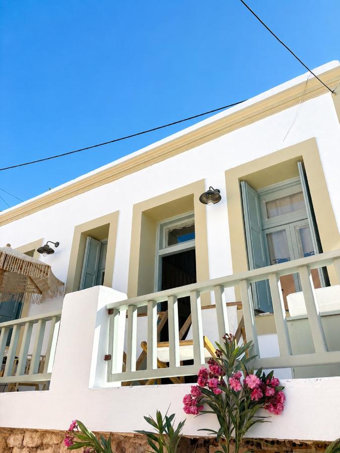 VOUTAKIA RETREAT Seafront Villa - B&B Chalkeío