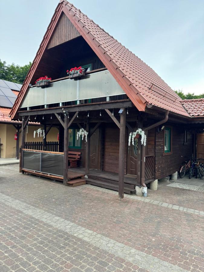 Agroturystyka FIFI Domek drewniany z 2 sypialniami - Chambres d'hôtes Młynary