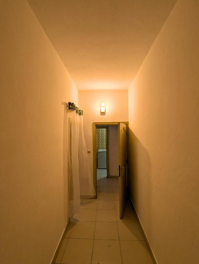 Petit Cocon de Ouidah - Chambre Cosy Climatisée - Plage a 10 min - Salon, Cuisine et balcon - Chambres d'hôtes Ouidah