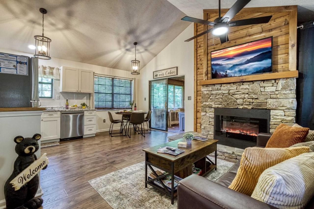 Smoky Snuggle Spot - Cozy Cabin, Close to Dollywood & Dog Friendly! - B&B Pigeon Forge