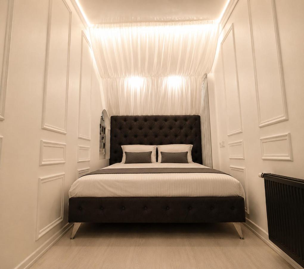 The Oasis - Retro Modern Vogue - B&B Riga