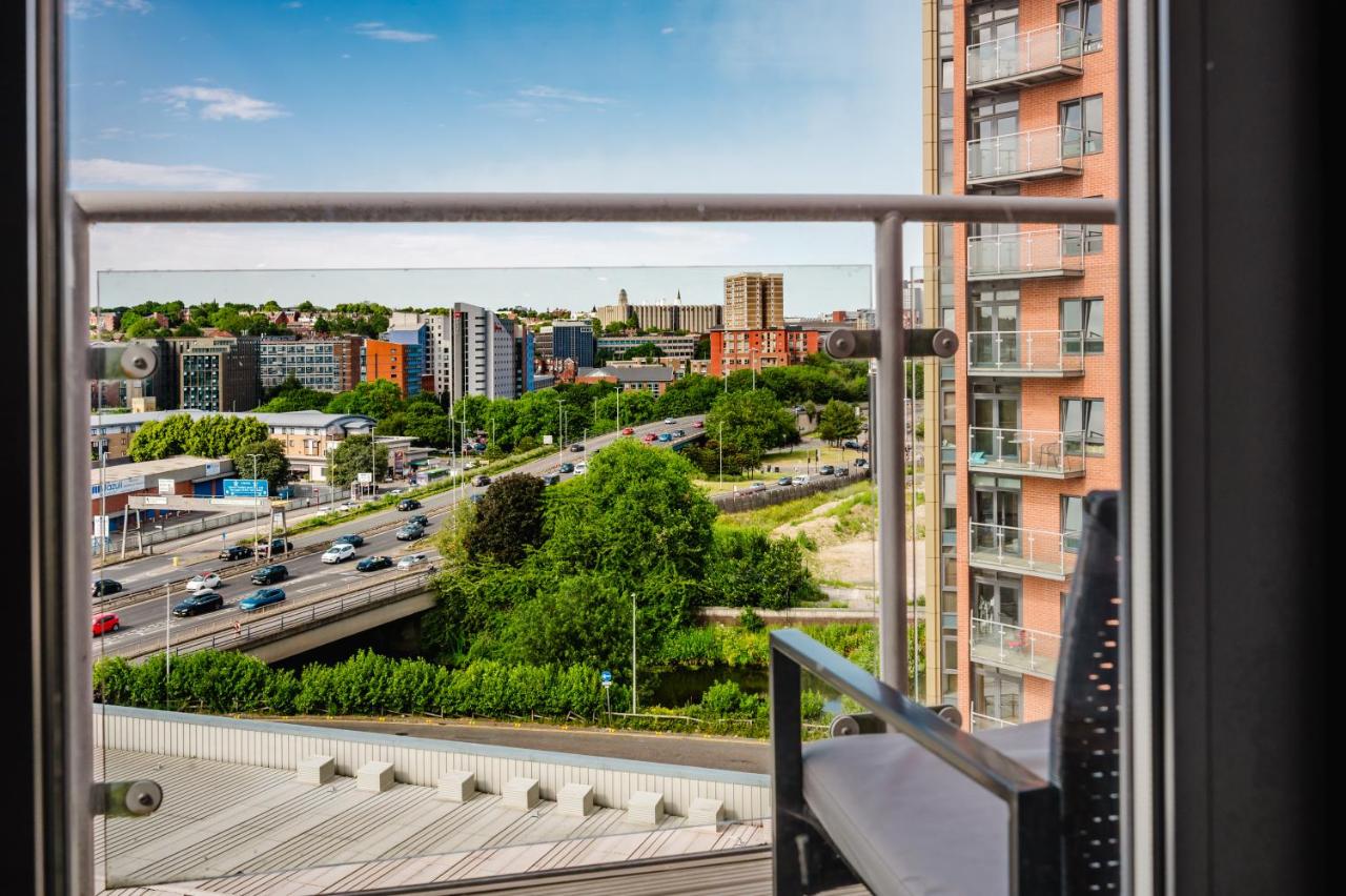 Modern Central Leeds Stay - 2 BR 2BA - Sleeps 8 - B&B Leeds