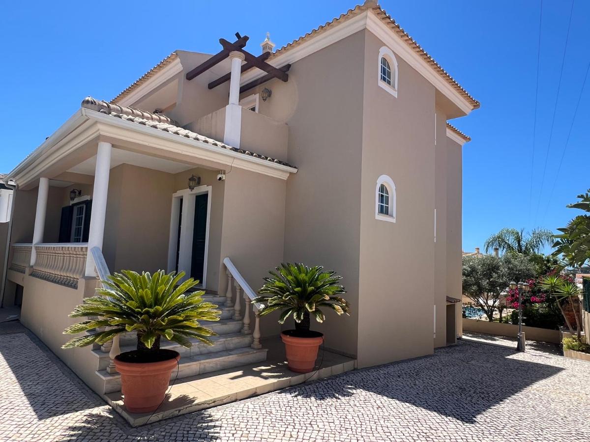 Vila Fiona - Bed and Breakfast Guia