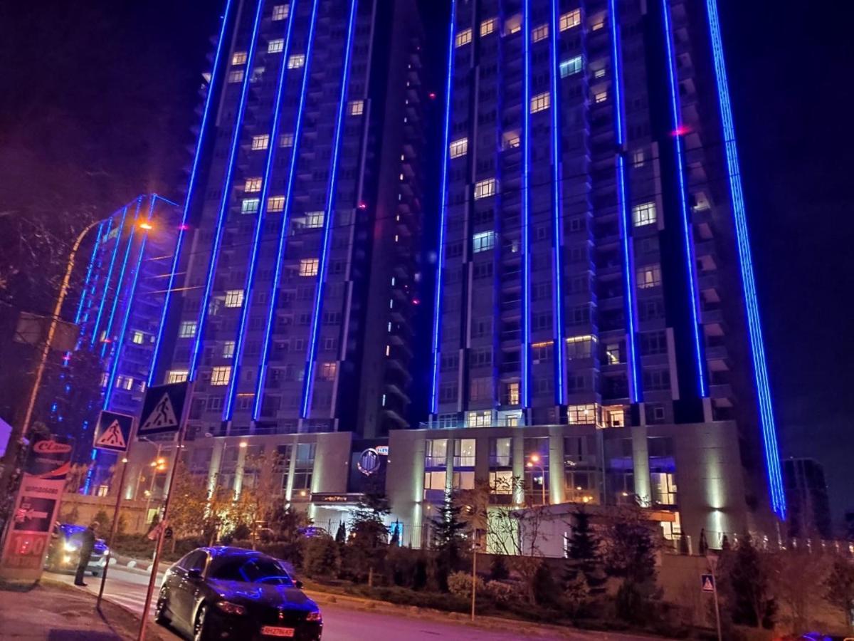 19-408 Central Park, John McCain 7, Kyiv centre, panoramic city view, 15 kW backup power, Petrovdom Apartment - Chambres d'hôtes Kiev