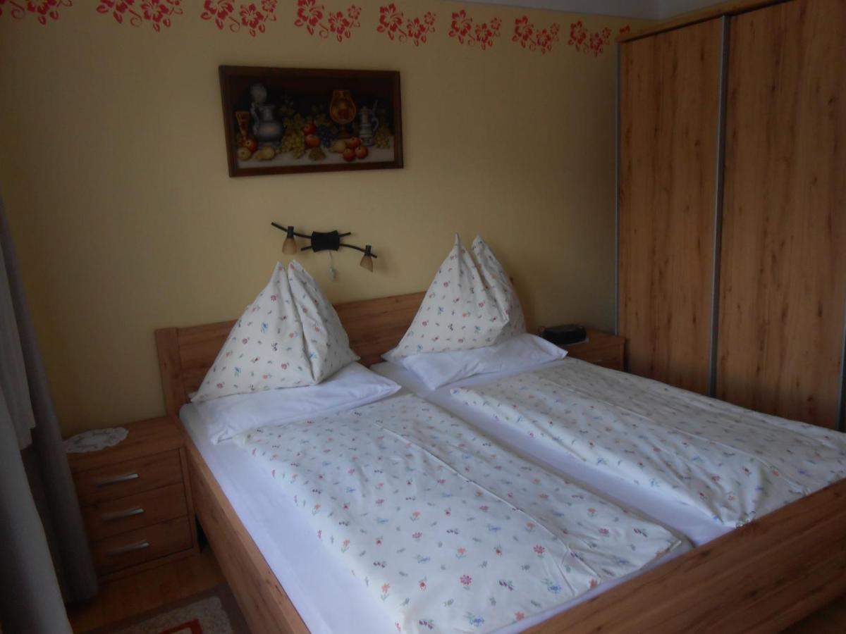 Tweepersoonskamer met 2 Aparte Bedden en Balkon