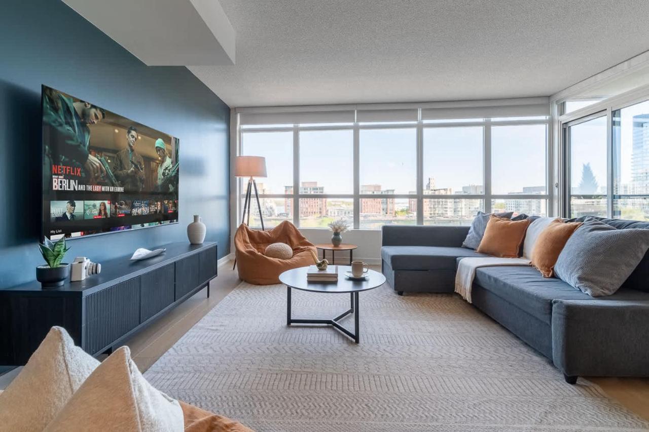 Spacious Retreat Luxe 3BR Condo with City Views - B&B Toronto