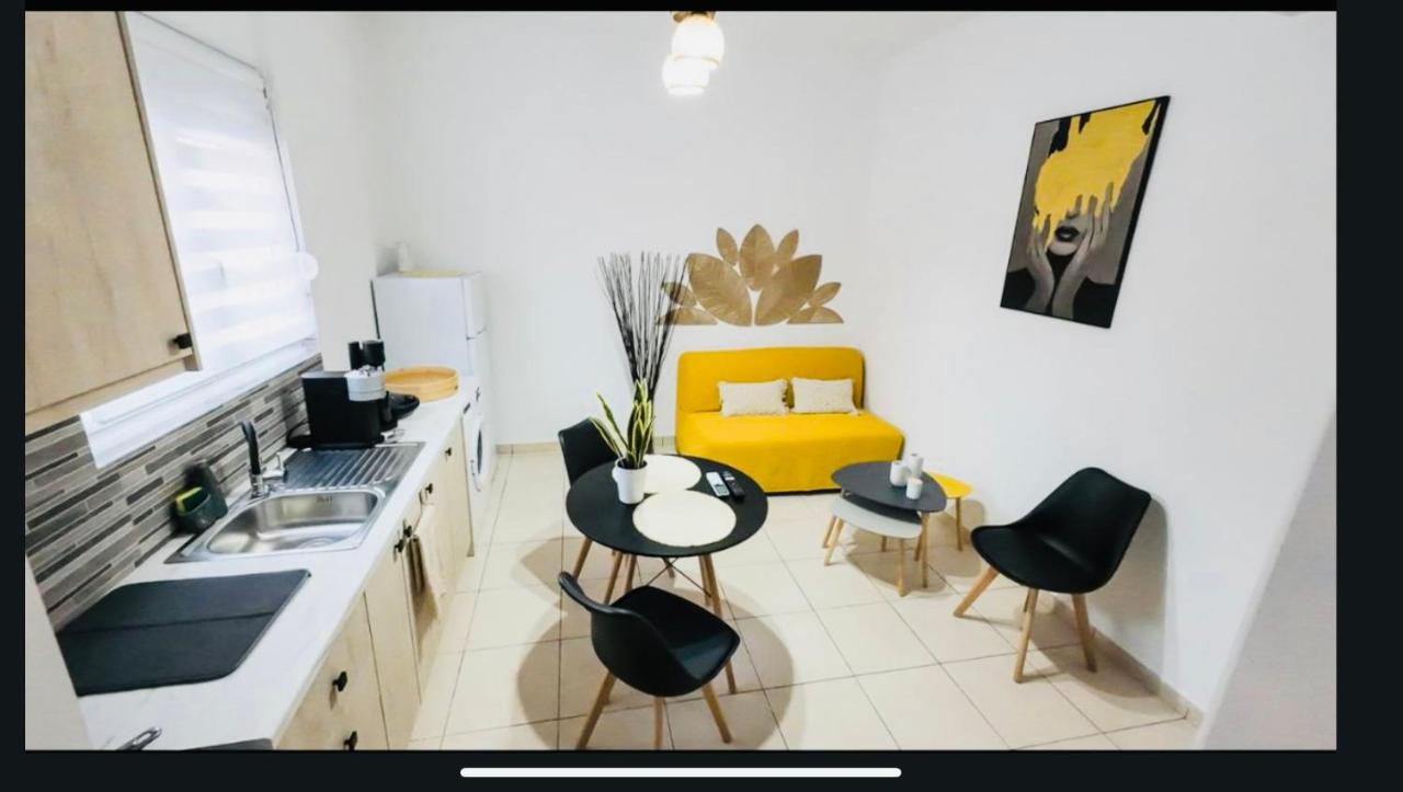 ChiosNest -Downtown apartment in chios - Chambres d'hôtes Chios