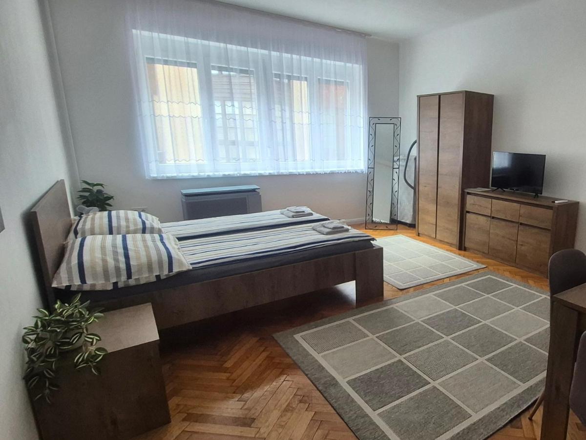 Downtown Studio Apartman - B&B Pécs