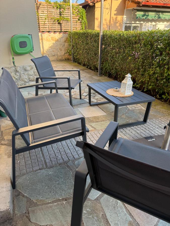 Beautiful apartment in the village square! - B&B Néa Irákleia