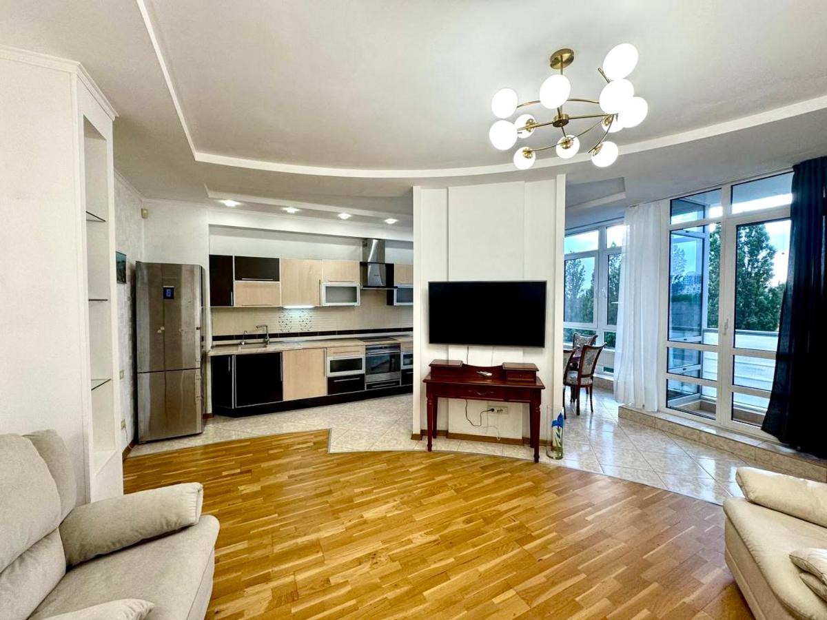 Apartment mit 2 Schlafzimmern und Balkon
