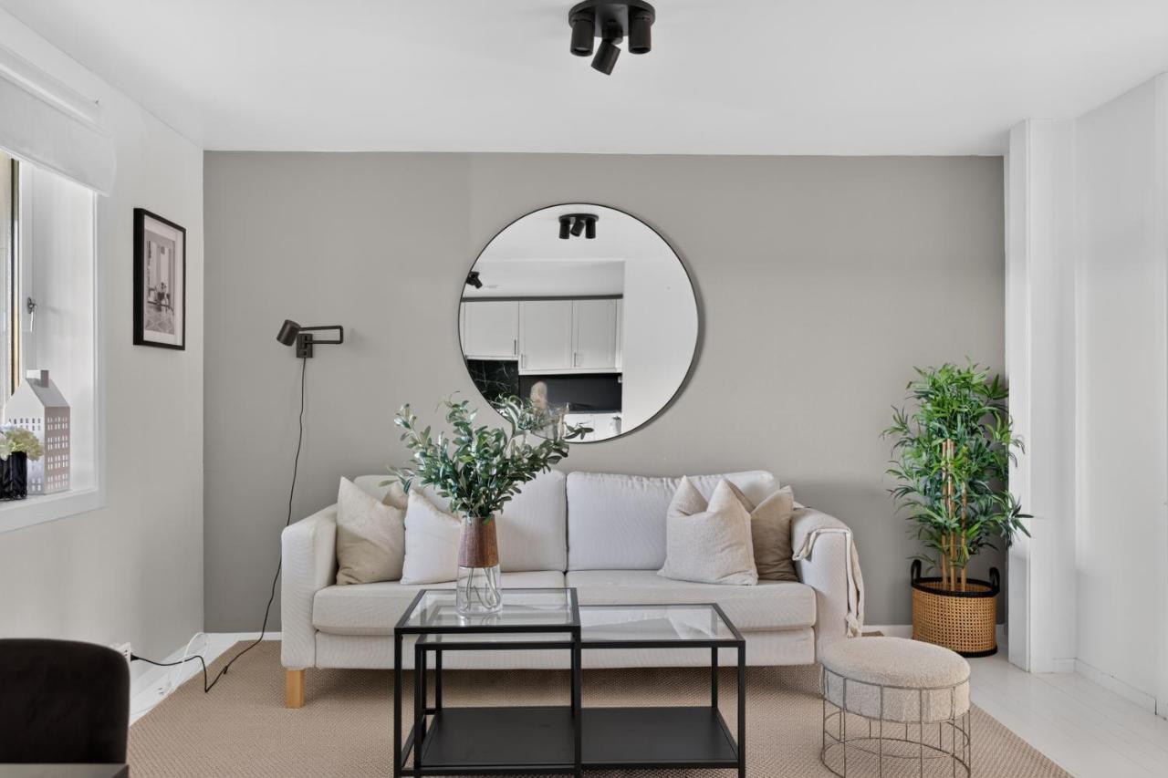 Spacious, Bright Apartment with Free Parking near City Centre & University - Ferienwohnung Kristiansand
