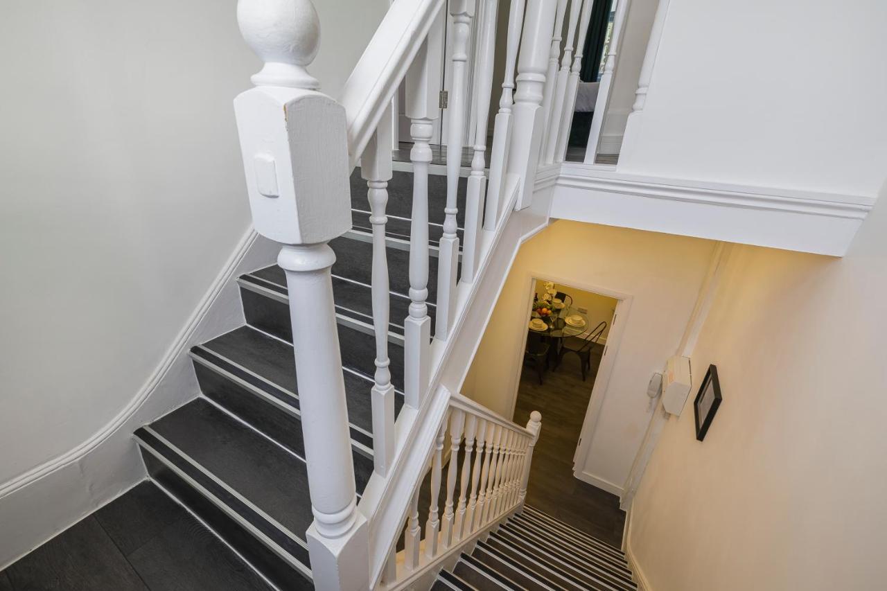 Station Side Sanctuary - 2BR Central Brighton Stay - B&B Brighton