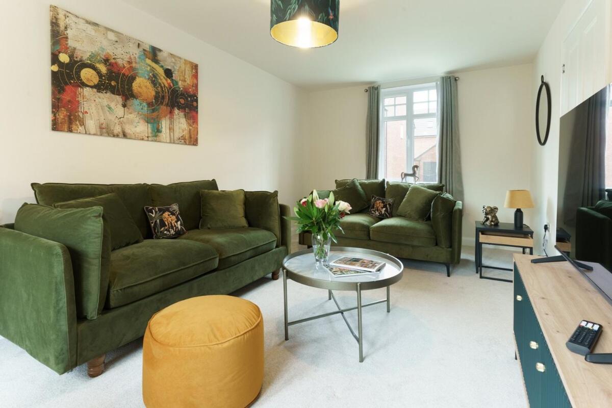 Lux 3 bed house perfect for professionalsfamilies - B&B Bedford