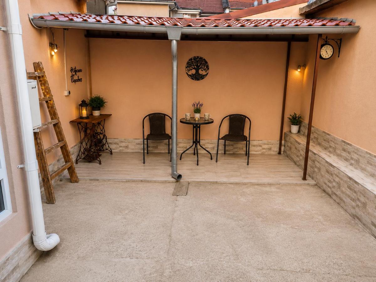 Apartment The Garden Ruse, Private Garden & Free Parking - Ferienwohnung Russe