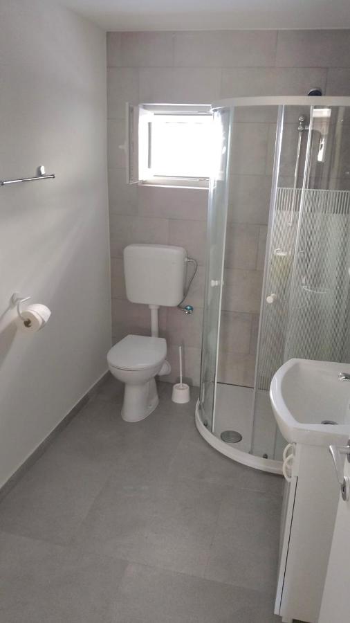 Apartmani Mira - Chambres d'hôtes Vir