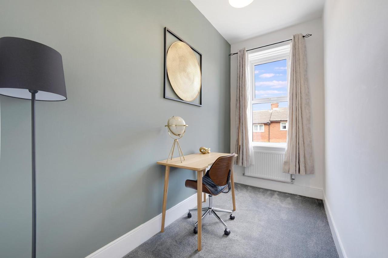 4BR South Shields Stay Sleeps 8 by Stay With Us - Ferienwohnung West Yeo