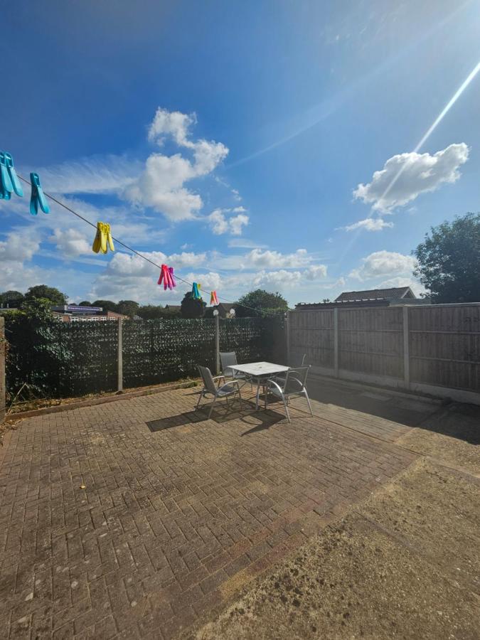 Spacious House with Parking and pool table - B&B Kirton