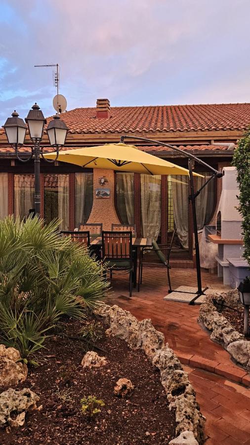All'Ombra dell'Ulivo - Cozy Garden Near Rome and FCO - Chambres d'hôtes Focene