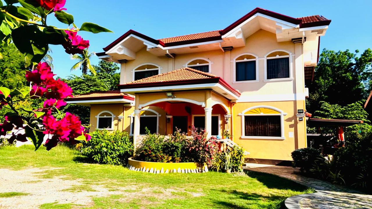 Chateau La Princesa cozy bar & awesome garden - Chambres d'hôtes Puerto Princesa