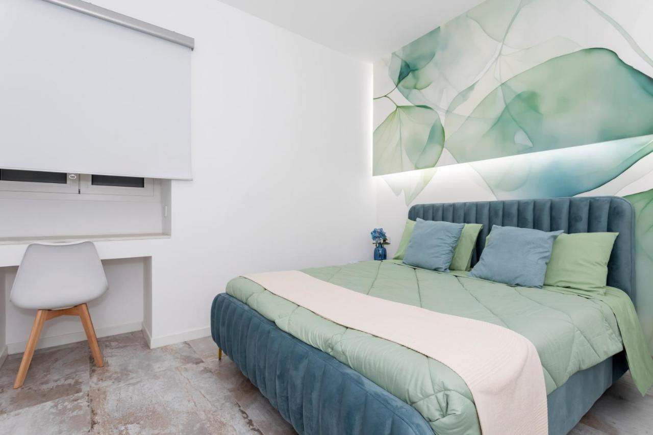 Dreibettzimmer mit Dusche